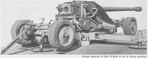 Krupp versie van de 12,8 cm Pak 44 in vuurpositie. Eerlijk gebruik