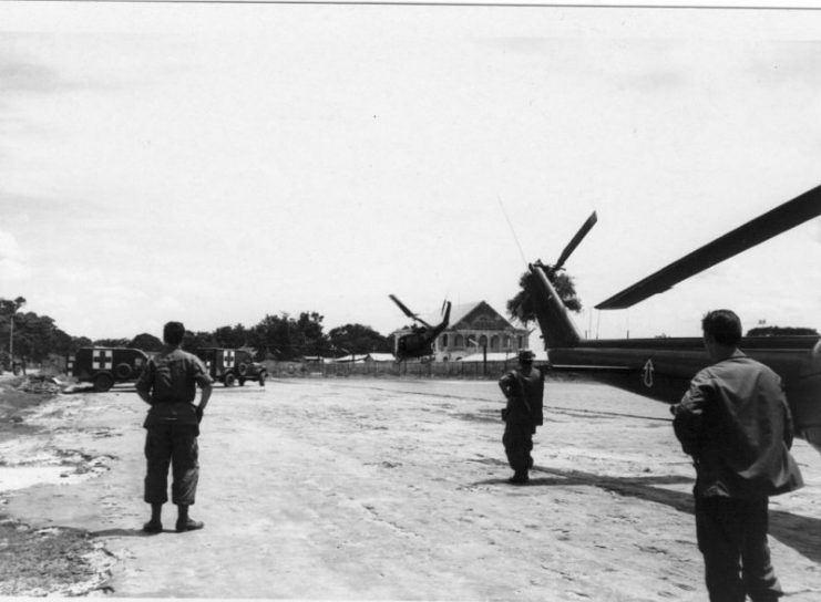 U.S. Army heliport, Tây Ninh, 1971 Photo by Dwight Burdette CC BY 3.0
