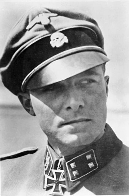 SS-Sturmbannführer Joachim Peiper in 1943.Photo: Bundesarchiv, Bild 183-R65485 / CC-BY-SA 3.0