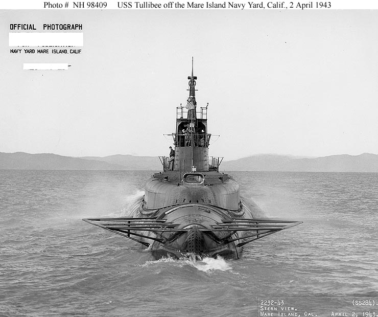 USS Tullibee (SS-284), στα ανοικτά των ακτών του νησιού Mare, Καλιφόρνια.