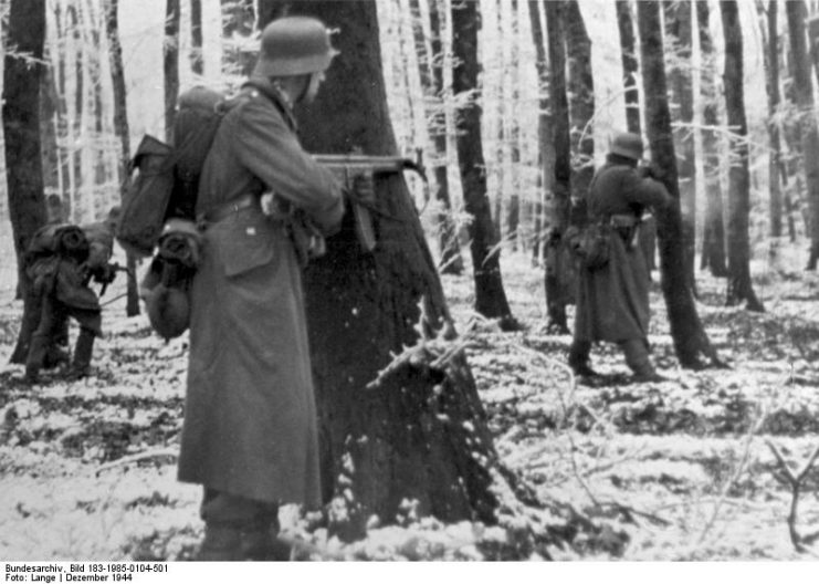 StG 44 equipped Volksgrenadiers fighting in the Ardennes. Bundesarchiv, Bild 183-1985-0104-501 / Lange / CC-BY-SA 3.0