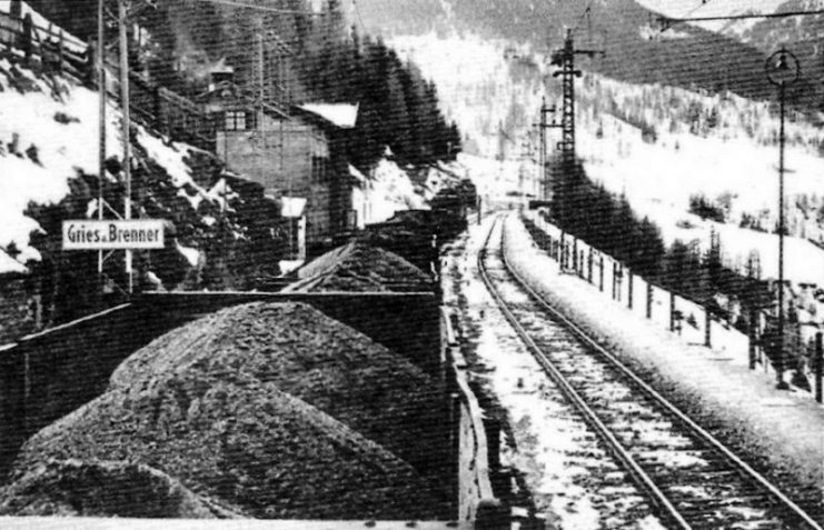 German coal entering Italy through the Brenner Pass in the 1930s.Photo: Llorenzi CC BY-SA 3.0