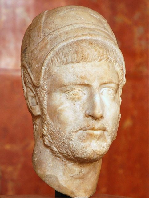 고대 로마의 사제.플라멘(서기 250-260). 플라멘은 고대 로마 종교의 사제였으며,로마 공화국 기간 동안 공식적인 숭배를 가진 15 명의 신들 중 한 사람에게 배정되었습니다.