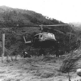 b9252 US Army Vietnam Aviation 571st Helicopter Ambulance Co Dust Off  IR37F
