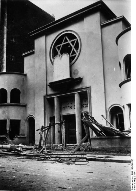 The Synagogue of Montmartre and several others were attacked and vandalized in 1941. Bundesarchiv, Bild 183-S69265 / CC-BY-SA 3.0 de