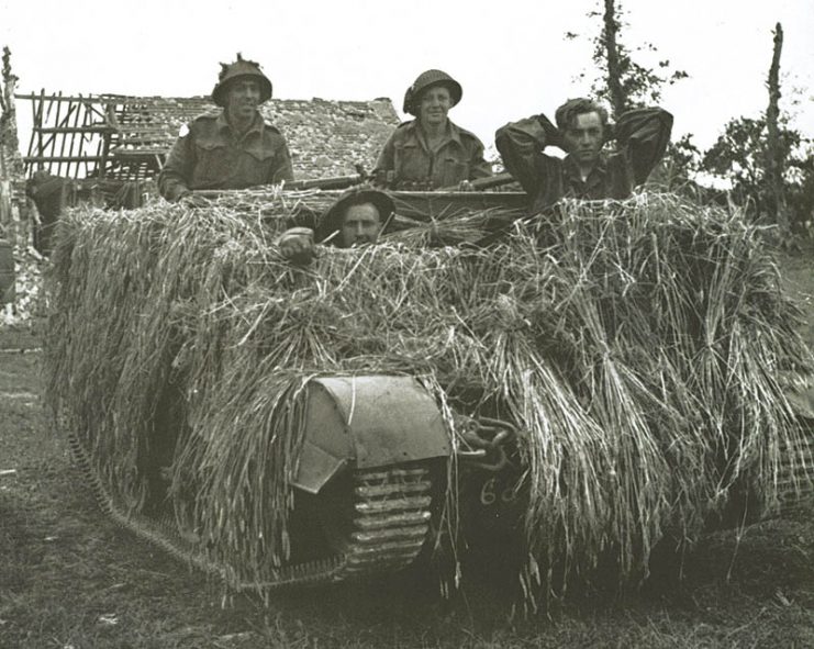 Canadian soldiers with Luftwaffe member taken prisoner at Carpiquet Airport (07/1944)