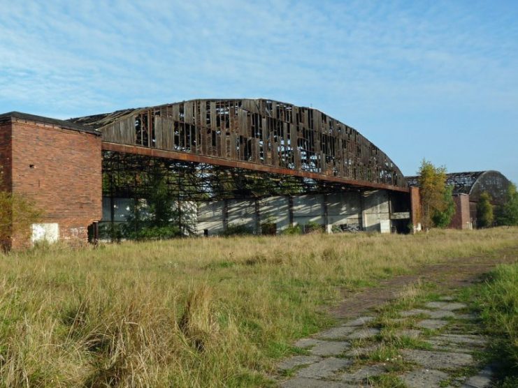 Hangar 1.The airfield Schönwalde was used until 1945 by the German Air Force as an air base. During the Cold War the GSSD settled down.Photo: mr172 CC BY-NC-SA 2.0