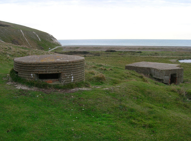 Two pillboxes in East Sussex. Photo: Simon Carey / CC BY-SA 2.0