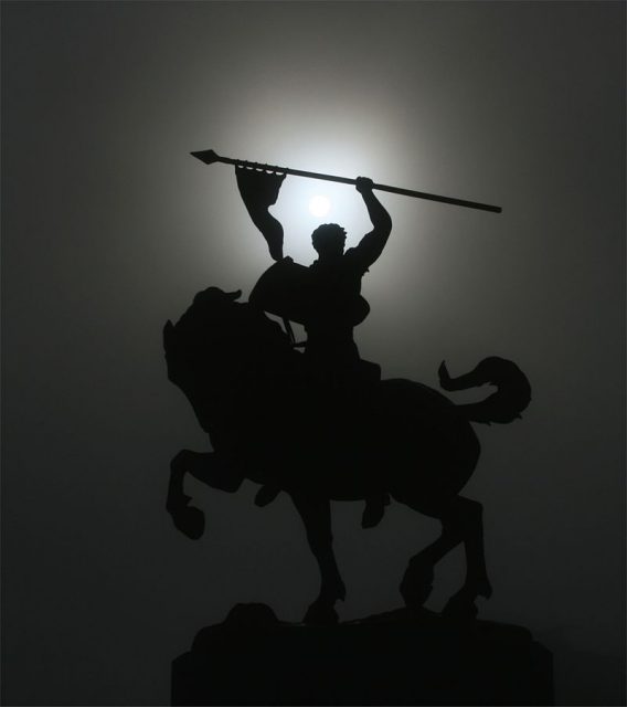 Very delicate foggy solar coronae is seen over the statue of Ruy Diaz de Vivar in San Francisco. original Statue of El Cid, by Anna Hyatt HuntingtonPhoto: Brocken Inaglory CC BY-SA 3.0