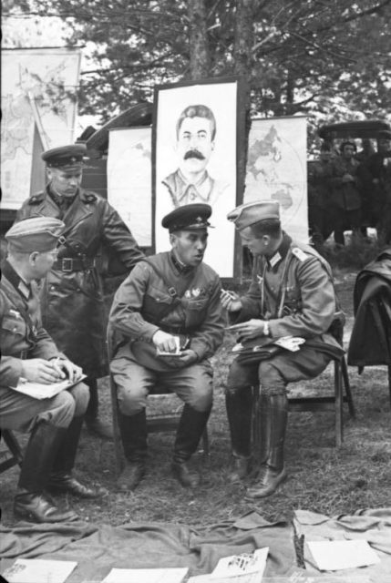 German and Soviet soldiers meet in jointly occupied Brest.