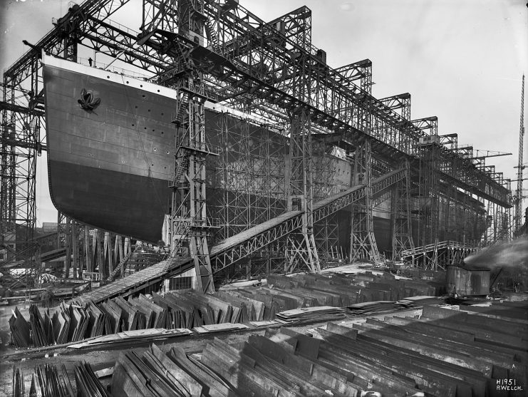 Gantry che sovrasta Britannic, circa 1914