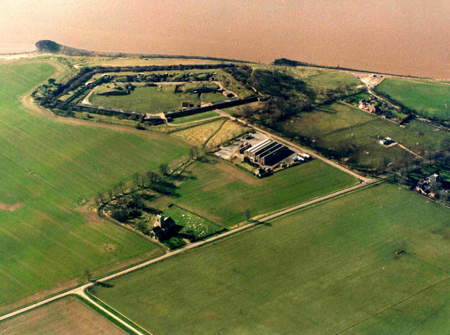 Paull Church and Paull Fort, Paull, East Riding of Yorkshire, England. Andy Beecroft CC BY-SA 2.0