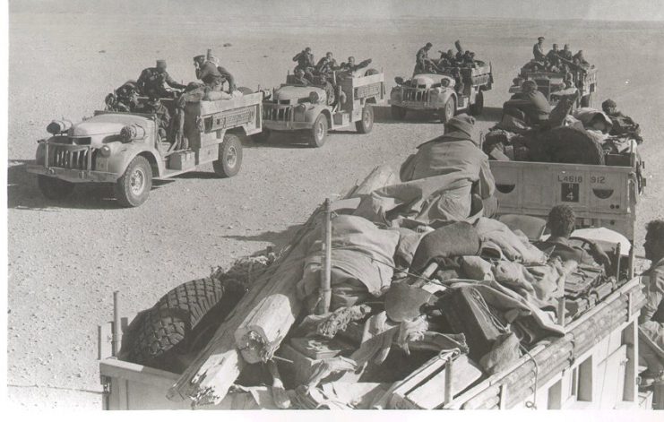 ‘Y’ and ‘R’ Patrol Chevrolets meet in the desert, mid-1942. Note the amount of equipment carried on the nearest ‘R’ Patrol trucks