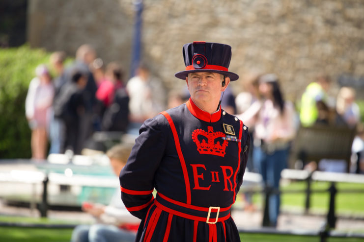 All warders are retired from the Armed Forces of Commonwealth realms and must be former warrant officers with at least 22 years of service.
