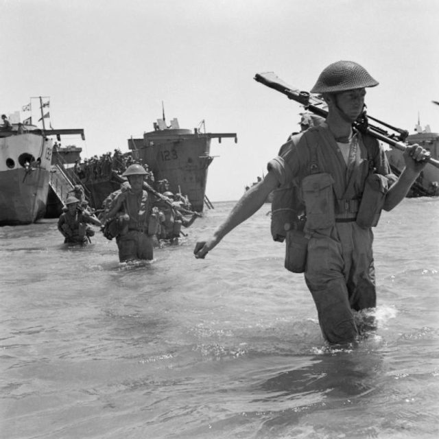 British troops wade ashore during the invasion of Sicily, 10 July 1943. [© IWM (NA 4275)]