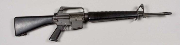 A Colt AR-15 SP1 assult rifle. Image by Armémuseum CC BY 4.0.