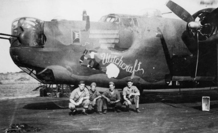 The ground crew of the 467th Bomb Group with their B-24 Liberator (Q2-M_, serial number 42-52534) nicknamed Witchcraft.