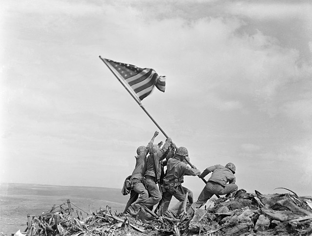 Soldiers raising the American flag on Iwo Jima
