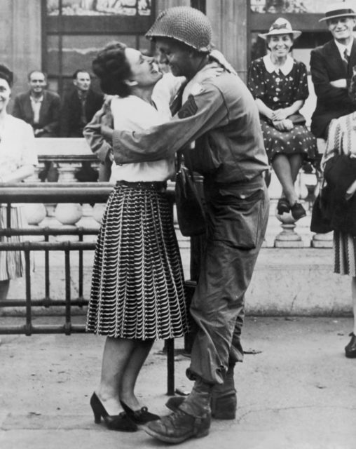 American soldier kissing a French woman