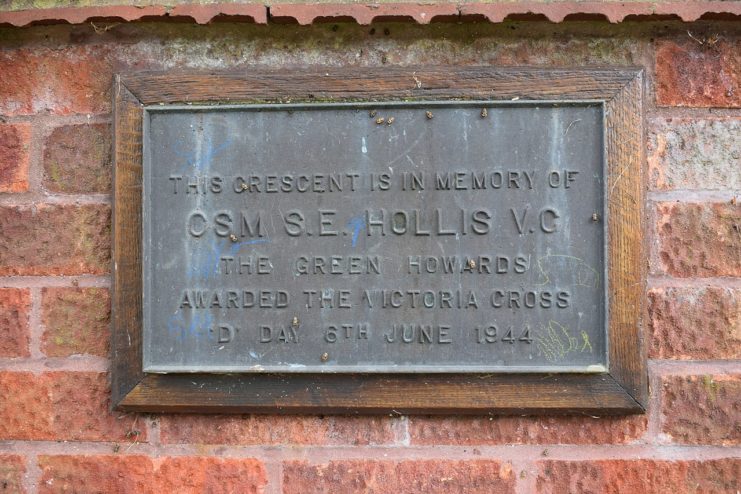 The memorial plaque commemorating the Victoria Cross was given to C.S.M Hollis and is located at no. 2 Hollis Crescent, Strensall. (Photo Credit: Holly1304 / Wikipedia / CC BY-SA 4.0)