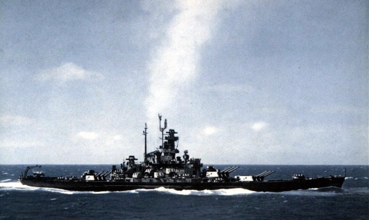Corazzata USS Massachusetts della Seconda Guerra Mondiale Maglietta 