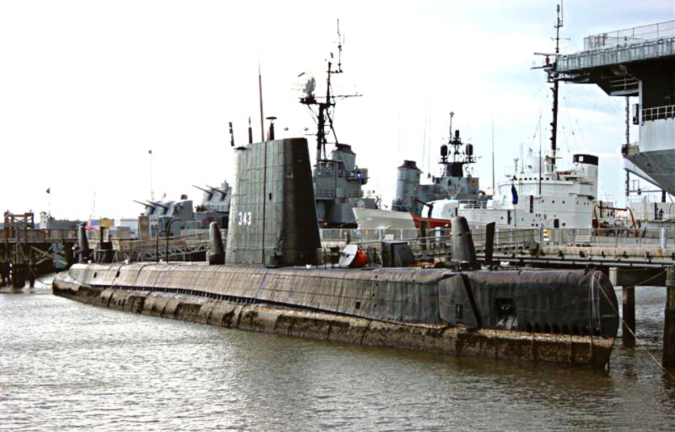 USS Clamagore docked