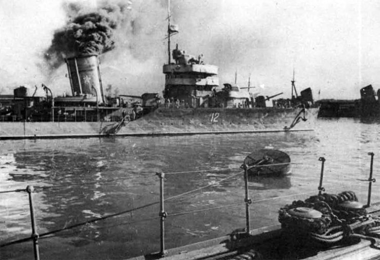 Soviet destroyer Kharkov at port