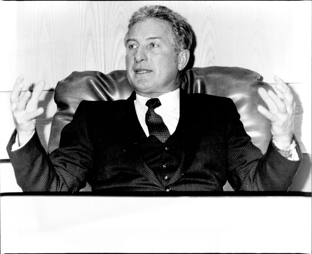 David Hackworth makes a point during a 1983 press conference