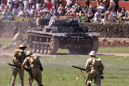 bovtm_tankfest_2011_mock_battle.jpg