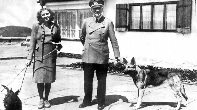 Adolf Hitler with Eva Braun and their dogs.