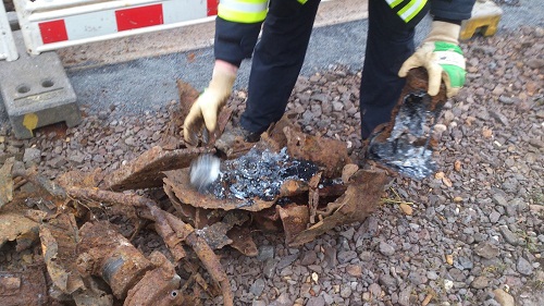 Remains of an old phosphorus torch found with the SDKFZ-10 shell being inspected by a German officer. (Photo: Polizei News)