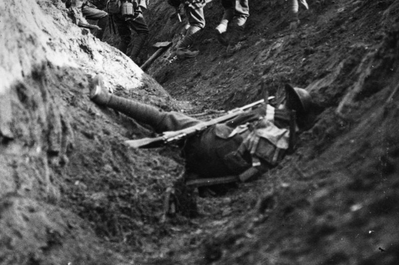 British soldiers in the trenches during World War I-1759447