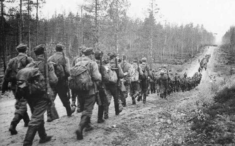 Finnish Army on a march. About 300 Jews were members of Finland's military and fought alongside the Germans against Russia. (Photo: Wikimedia)