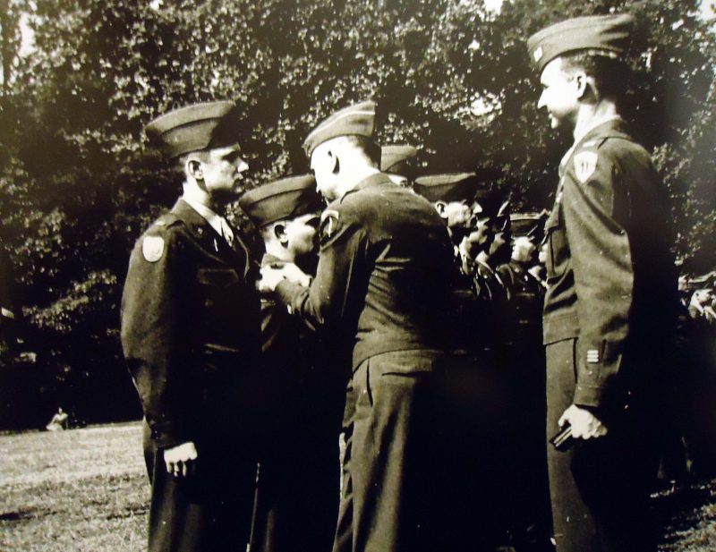 Cain, left, being awarded the Silver Star Medal by Brig. Gen. Robinson Duff at Frankfurt, Germany on July 4, 1947. Courtesy/Lloyd Cain