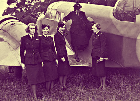 Lettice Curtis with the other women pilots.