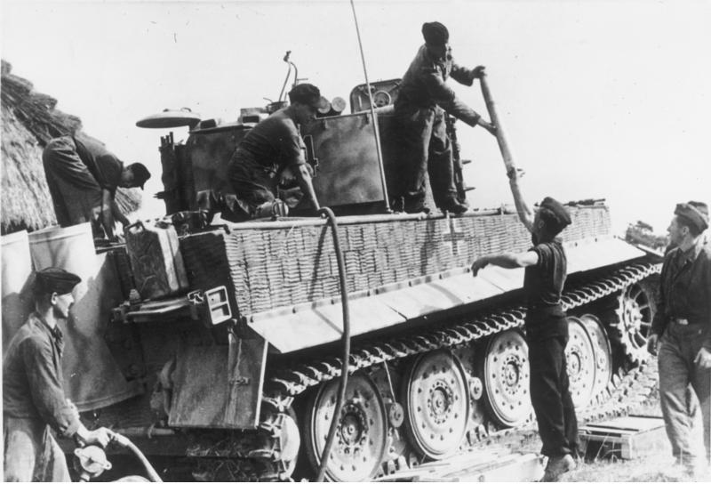 Im Osten, Panzer VI (Tiger I), Auftanken