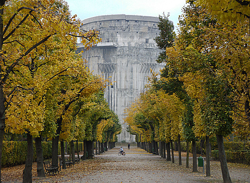 800px-Augarten_Flakturm_1