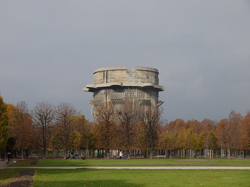 800px-Augarten_Flakturm_2