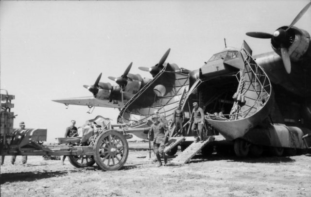 Italien, Flugzeug Me 323 Gigant, Kanone