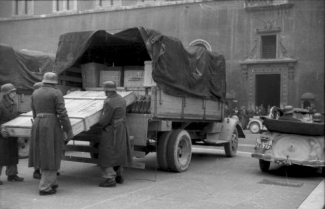 Division Hermann Göring troops are loading art treasures from the abbey into trucks.