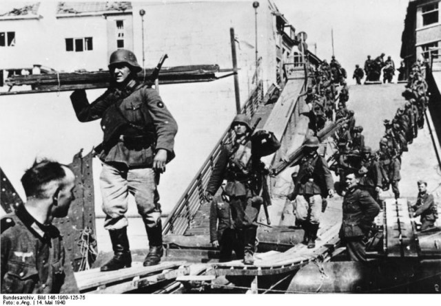 German Engineers build a temporary bridge at Maastricht.