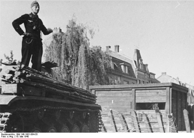 A German tank in front of an anti-tank obstacle.