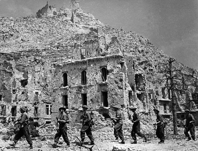 East-Surrey-Regiment-in-the-ruins-of-Monte-Cassino