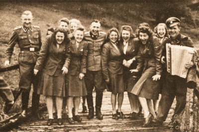Partying and flirting just like any other women: the SS auxiliary.