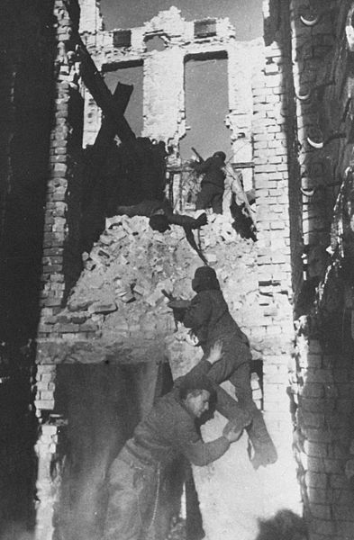 393px-RIAN_archive_602770_Battle_of_Stalingrad