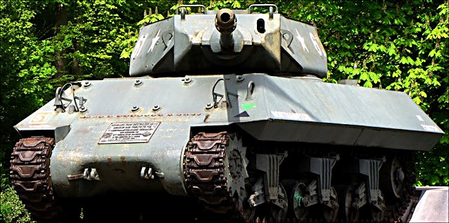 British-m10-achilles-17pdr-tank-destroyer-la-roche-en-ardenne