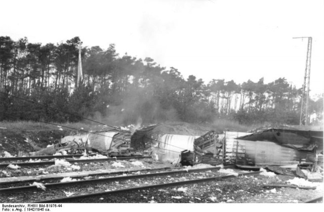 A Crashed V2 Rocet a Peenemünde. Bundesarchiv / Wikipedia