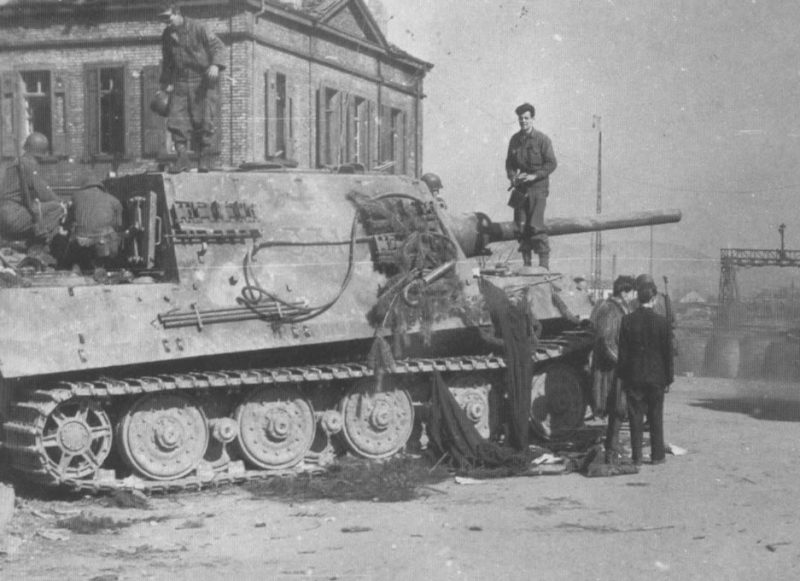 Jagdtiger_331_sPzJagAbt653Neustadt3