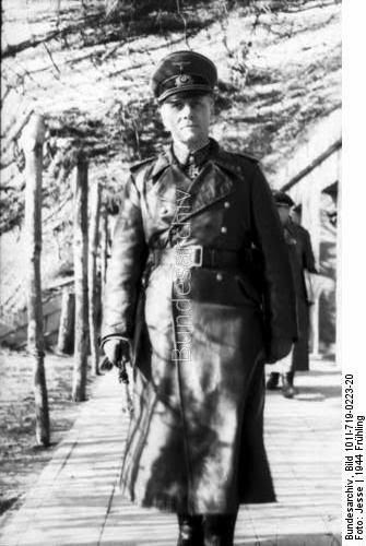 Rommel_inspects_Atlantic_wall_19441