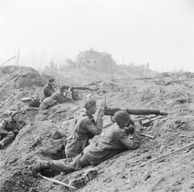 British_commandos_in_the_shattered_outskirts_of_Wesel